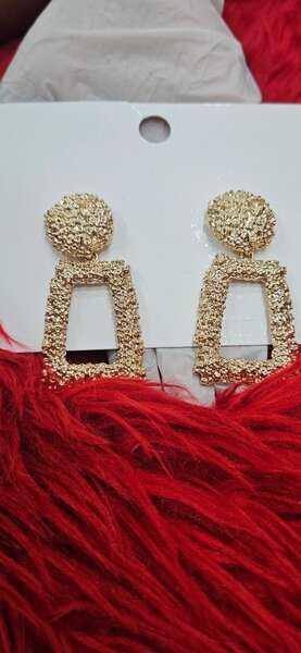 Boucles d'oreilles dorées élégantes