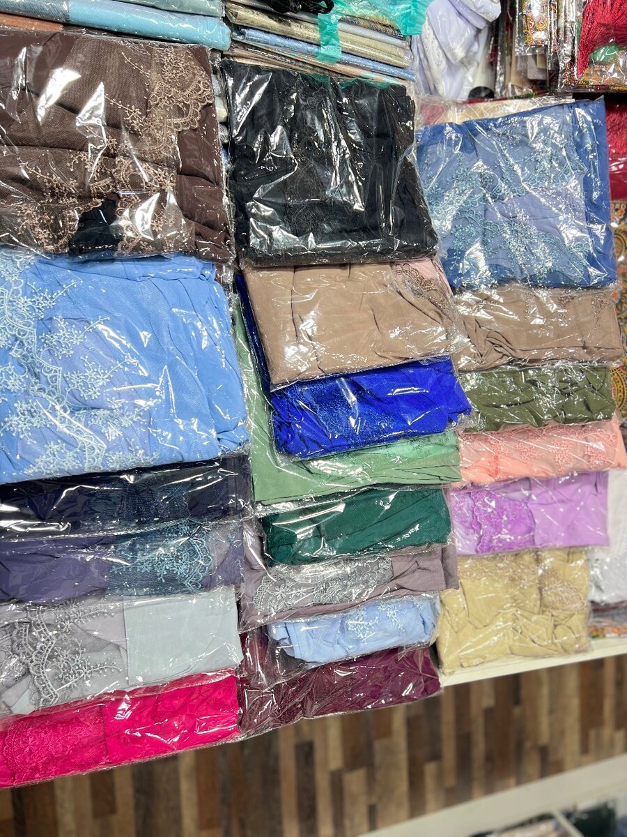 Намазники однотонные с круживами.  В наличии много расцветок