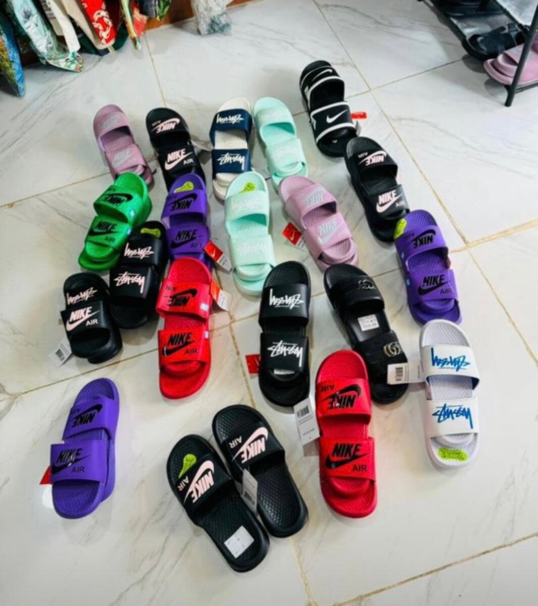 Claquettes colorées pour été