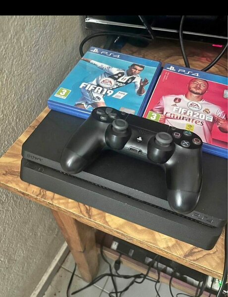 Console Sony PS4 avec jeux