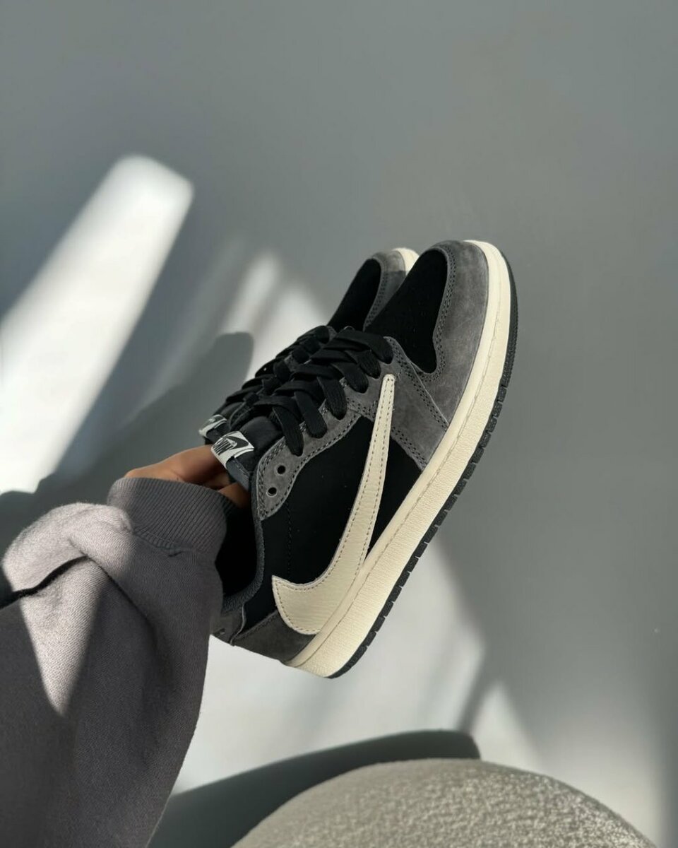 Air Jordan x Travis Scott