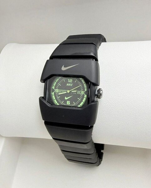 Montre sportive Nike unisexe
