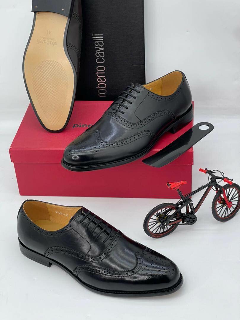 Solid executive shoes