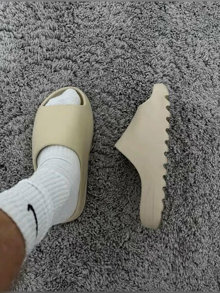 Claquettes confort modernes