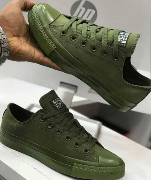 Baskets vertes en toile sportive