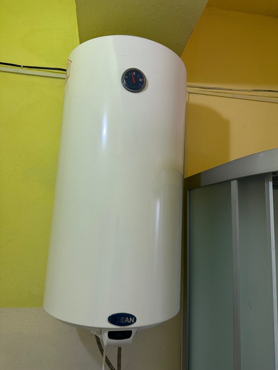 Водонагреватель ( Аристон)