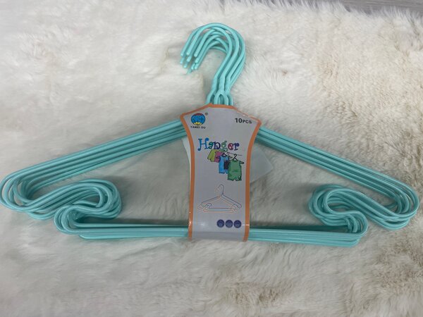 Cintres en plastique robustes