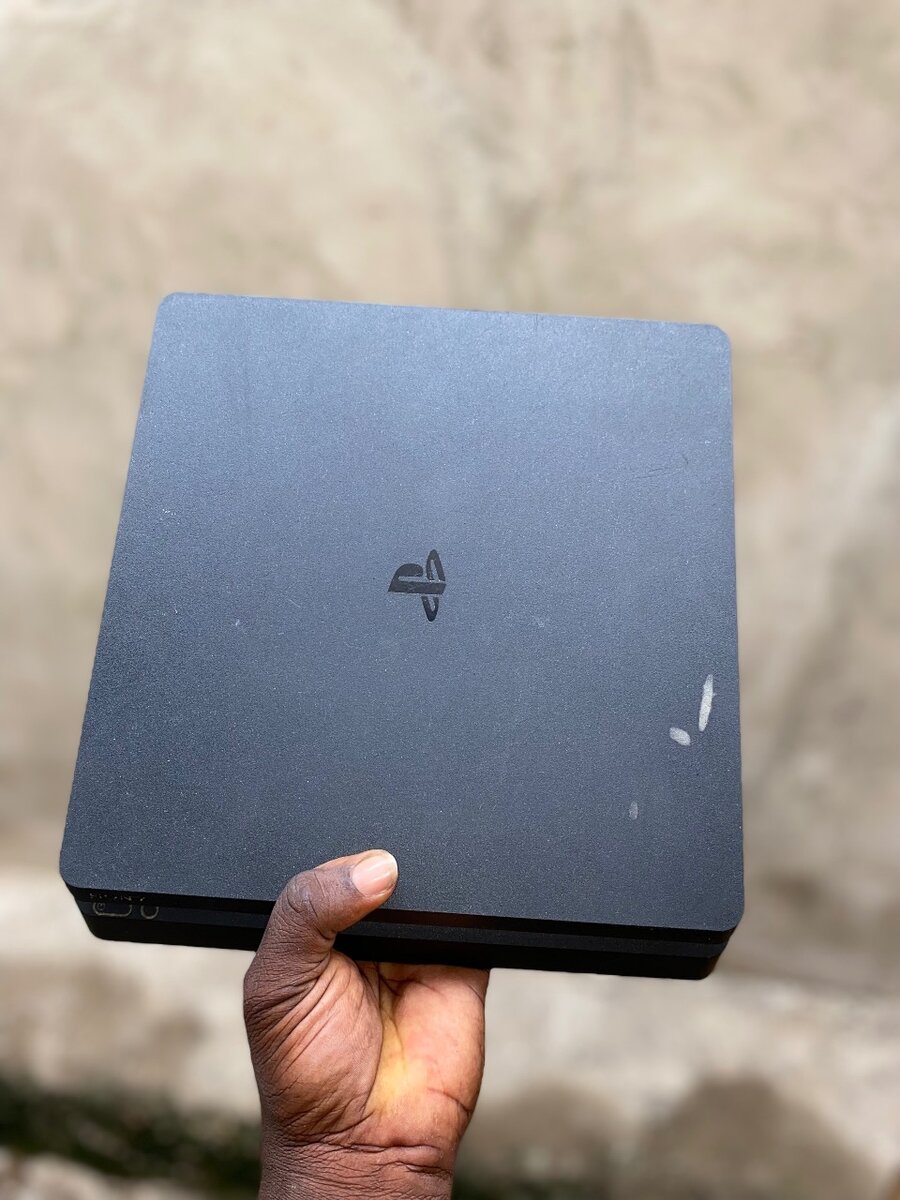 SonyPlaystation 4 Slim