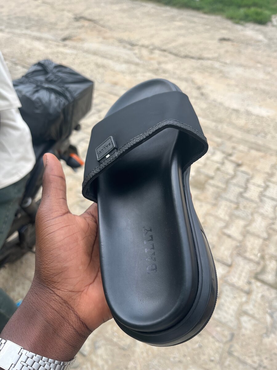 Sandales noires confortables