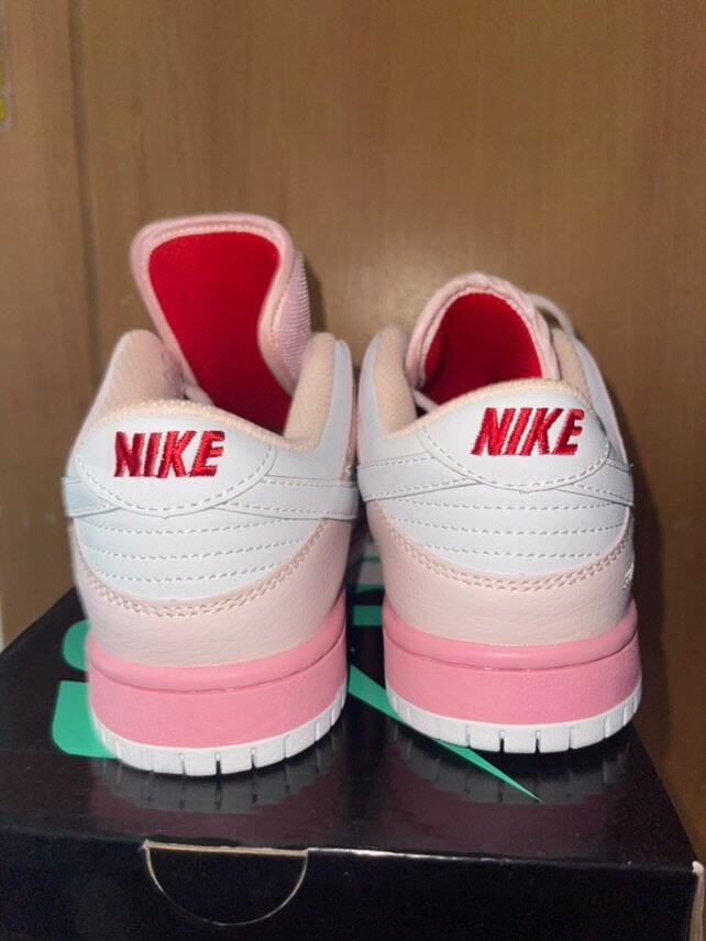 Nike pink dunks dove