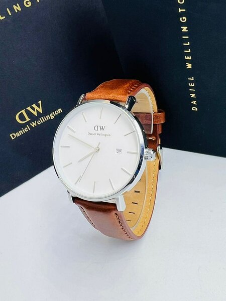 MONTRE DANIEL WELLINGTON + COFFRET OFFERT
