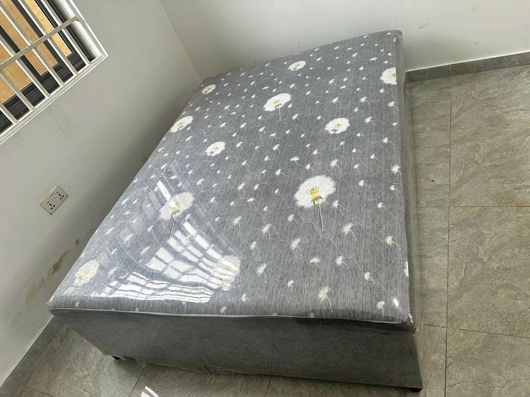 One and half inbuilt bed