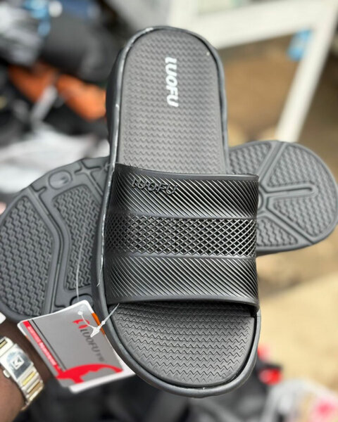 Tongs Noires Antidérapantes