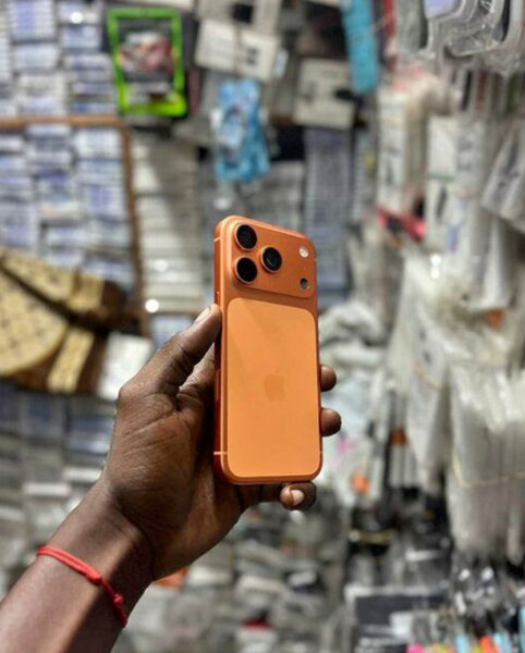 iPhone 17 pro max Orange Neuf