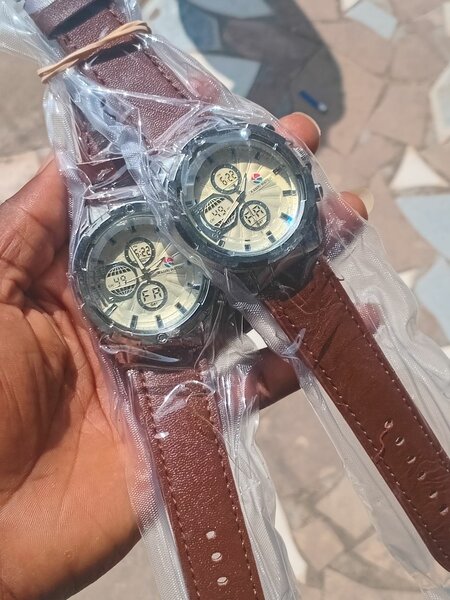 Montres sport en cuir élégantes