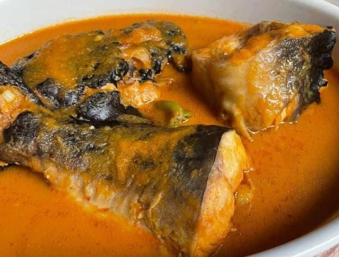 Délicieux plat de poisson épicé