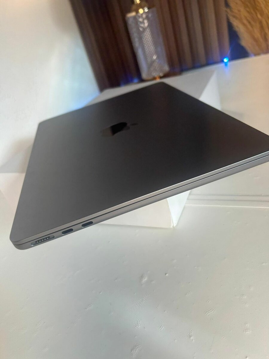 MacBook Air M2 (2022)
