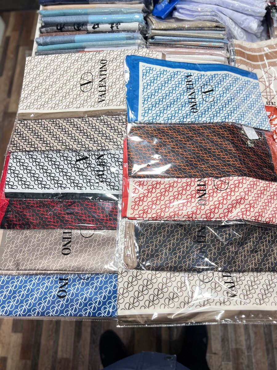 Атласные платки под Бренды !!  Размер 95:95