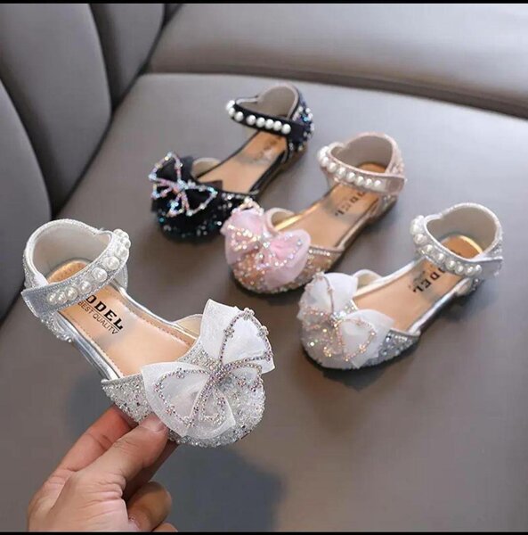 Chaussures pour fille 24