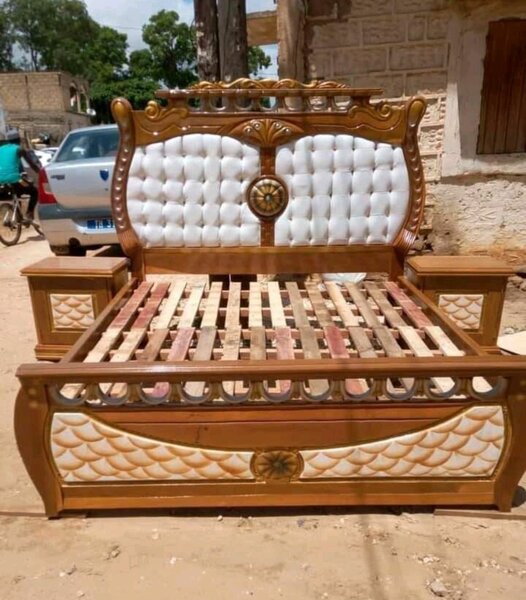 Lit double luxueux en bois