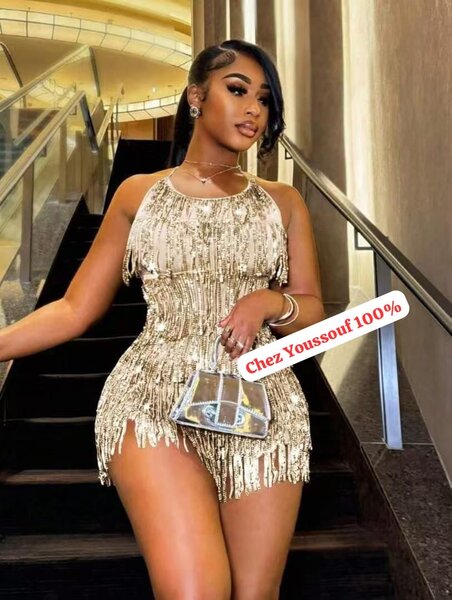 Robe courte à paillettes métallisées