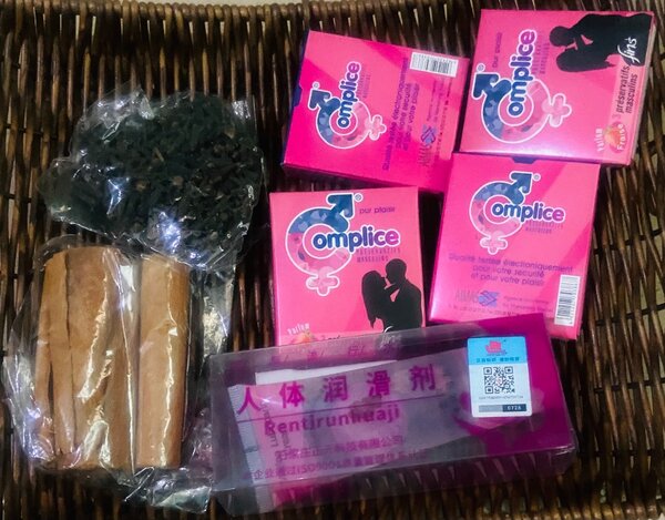 12 préservatifs + lubrifiant