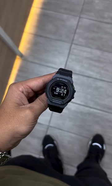 часы черные