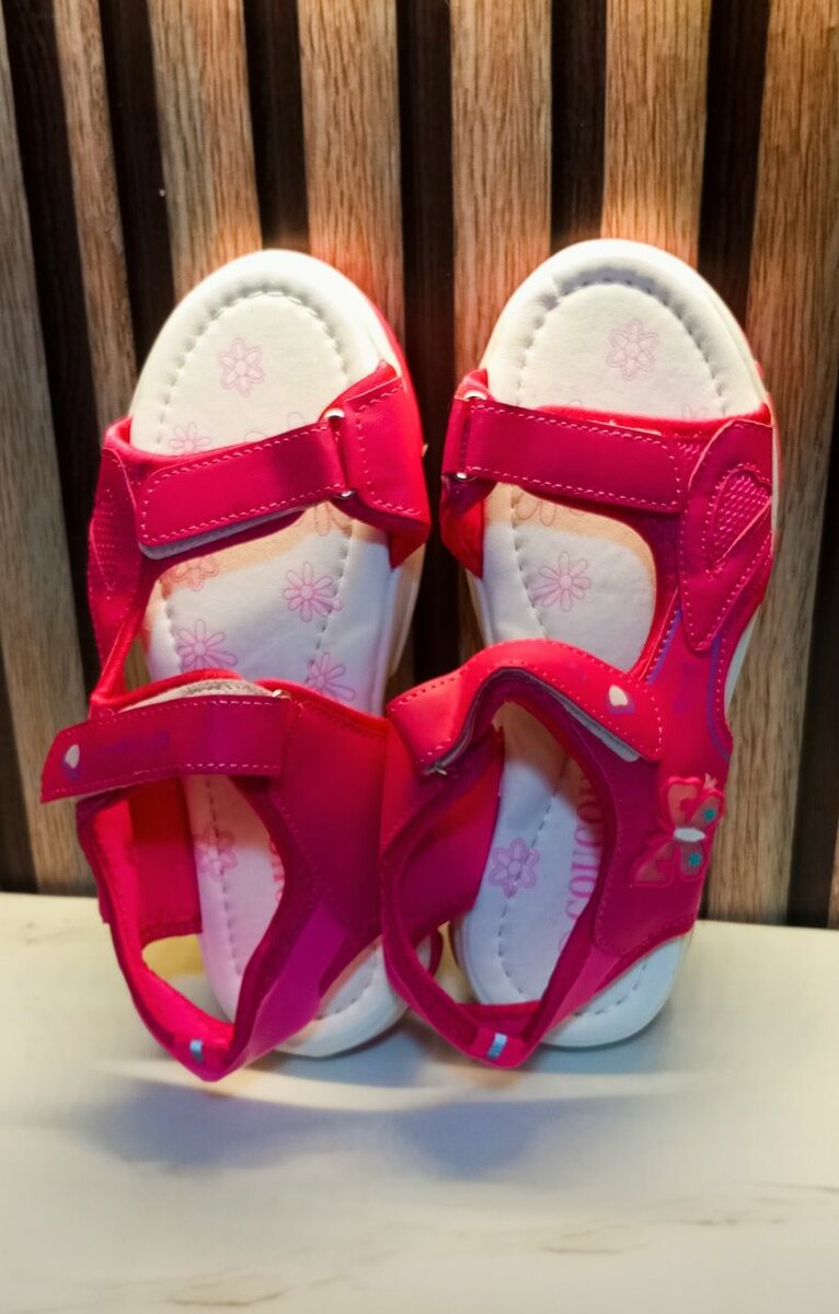 Sandales roses pour enfants