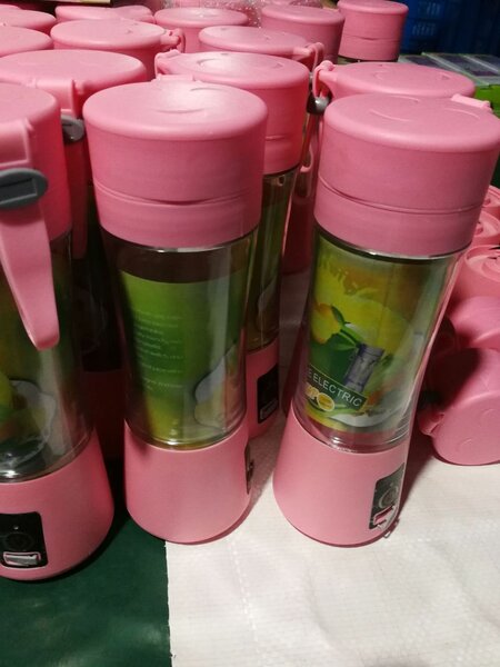 Rechargeable juice blender cup