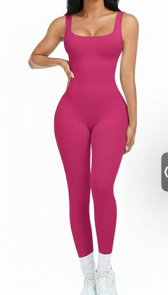 Combinaison moulante rose