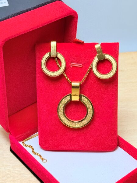 Parure dorée élégante cercle