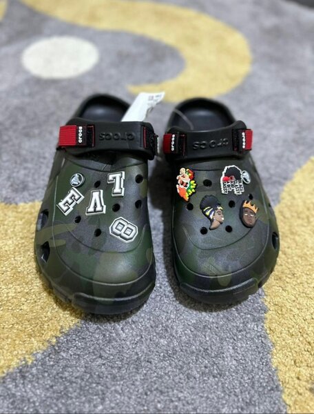 Sabots unisex avec charms tendance