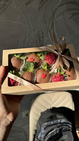 Клубника в шоколаде 1200 сом