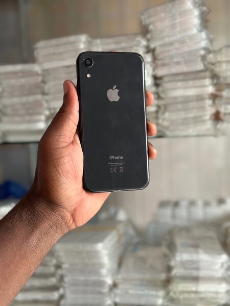 IPhone XR 128Go tout es dorigine