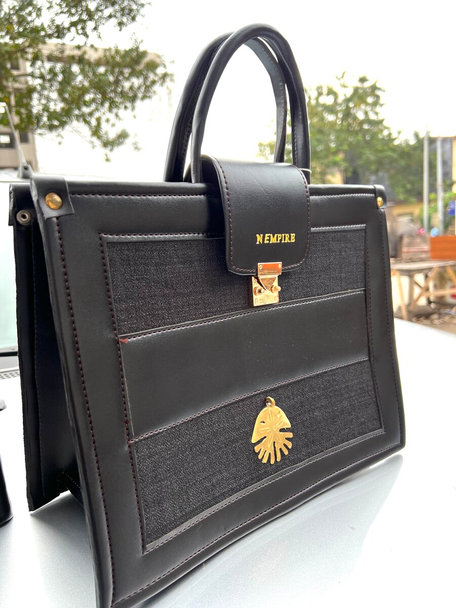 Sac à main élégant en cuir noir