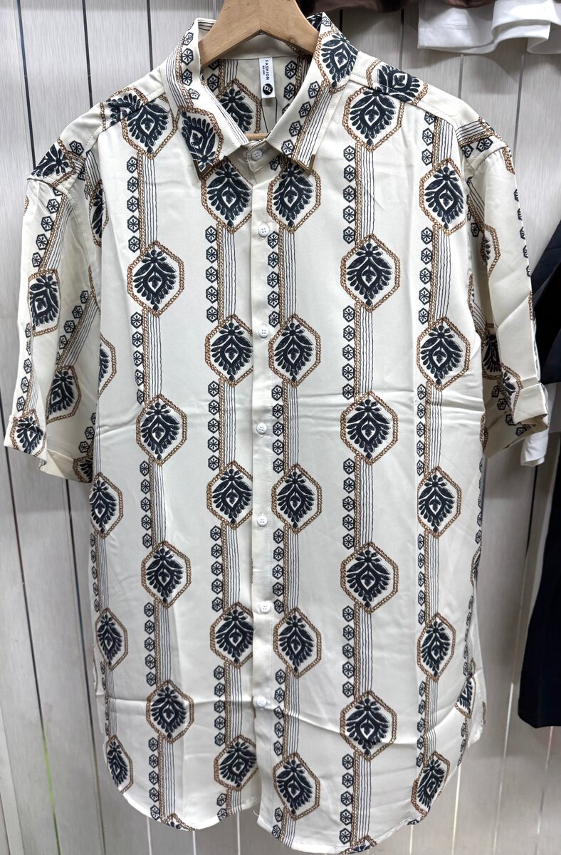 Chemise à motifs colorés