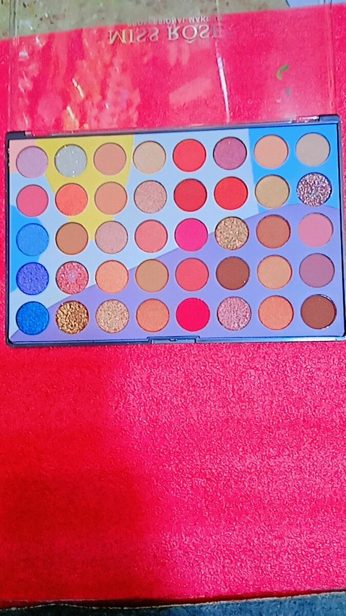 Miss rose eyelashes palette