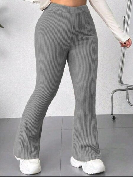 Pantalon large gris en tricot
