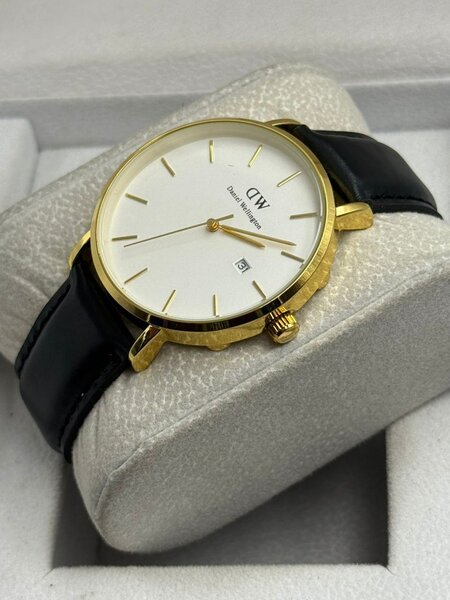 Montre élégante en cuir homme