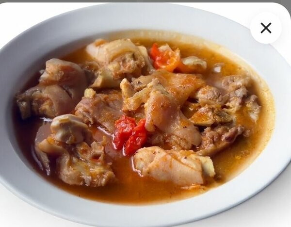 Soupe de porc avec attieke