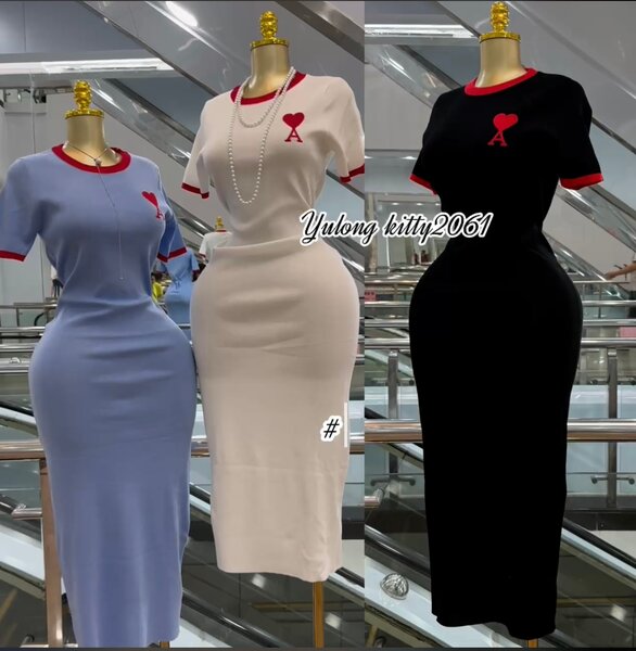 Robe moulante à motif cœur