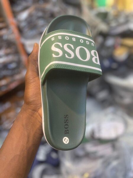 Claquettes vertes confort BOSS