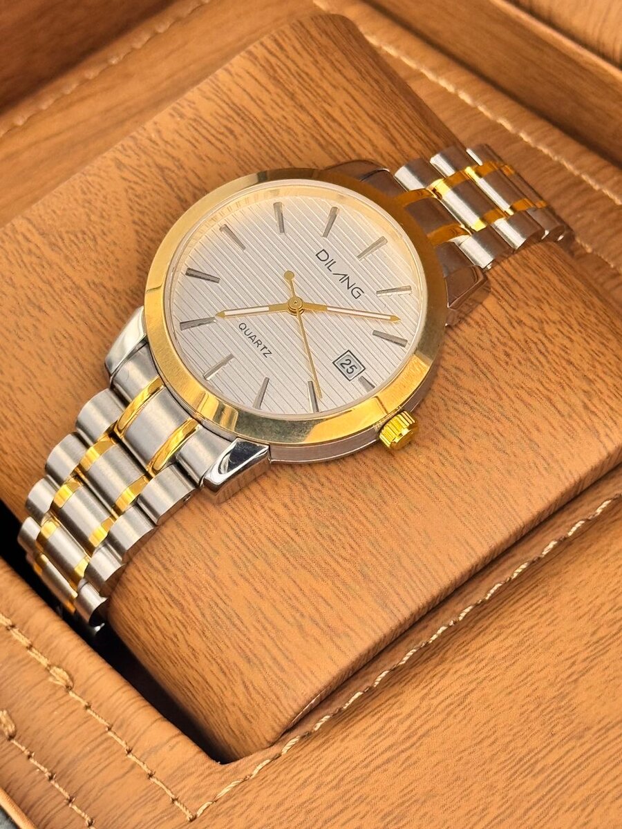 Montre en acier bicolore élégante