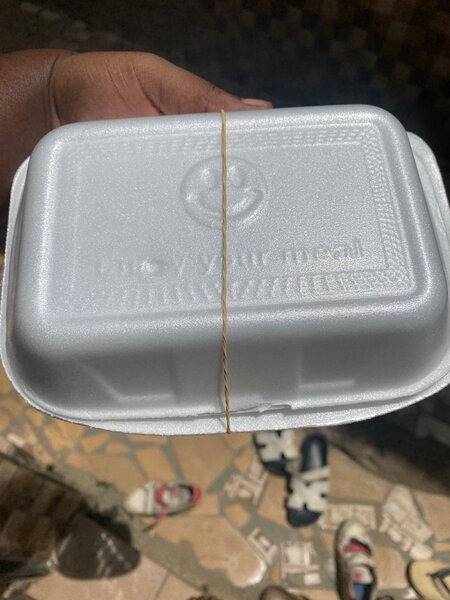 Repas de viande épicé à emporter