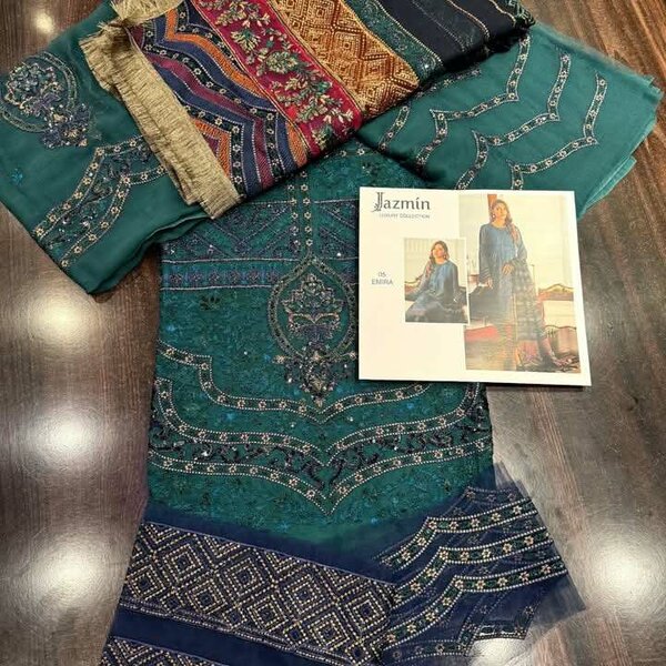 Beautiful 3pc unstitched embroidery dress+ patches