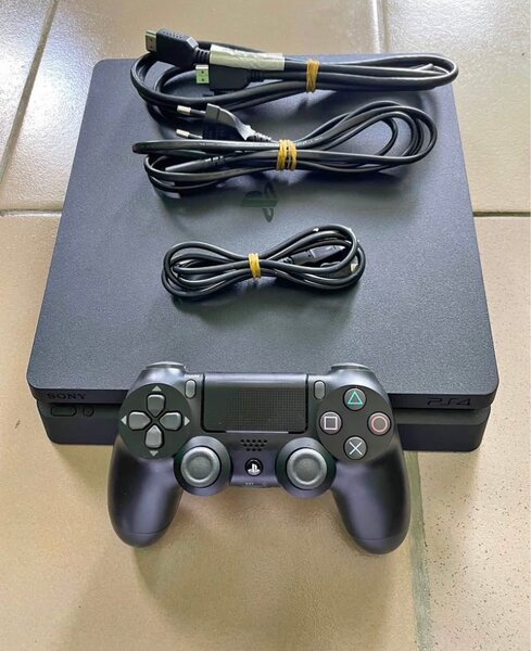 Console PS4 Slim avec manette