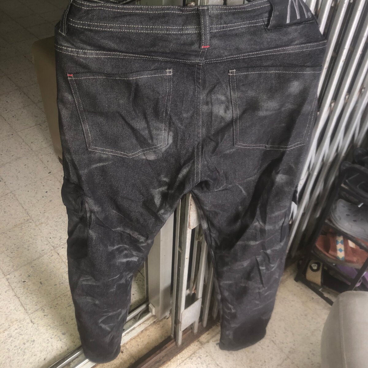 Pantalon en jean noir délavé