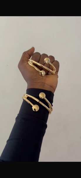 Elegant Gold Bangles Set