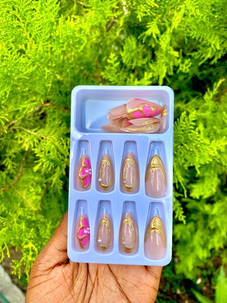 Press On Nails / Faux Ongles