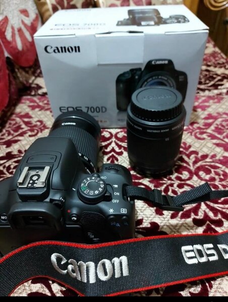 Appareil photo reflex Canon EOS 700D